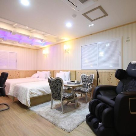 Yeosu Mj Motel מראה חיצוני תמונה