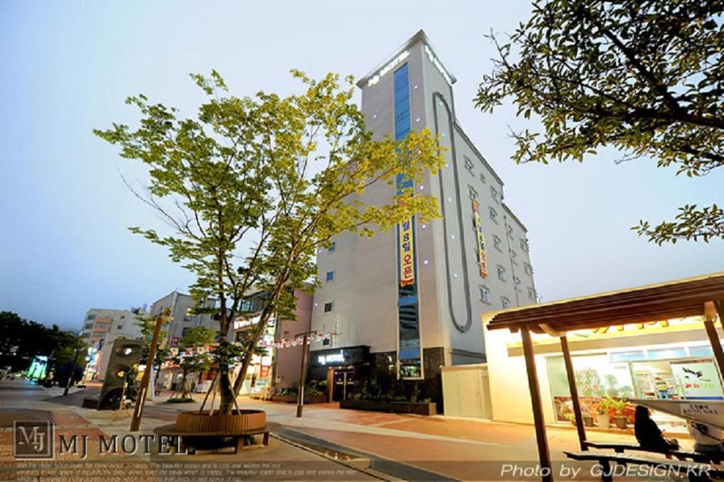Yeosu Mj Motel מראה חיצוני תמונה
