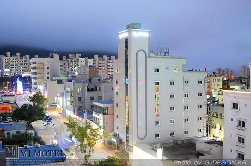 Yeosu Mj Motel מראה חיצוני תמונה
