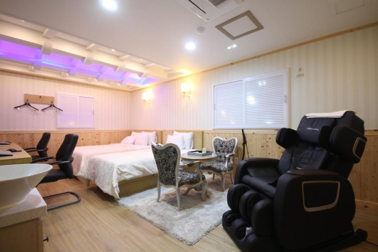 Yeosu Mj Motel מראה חיצוני תמונה