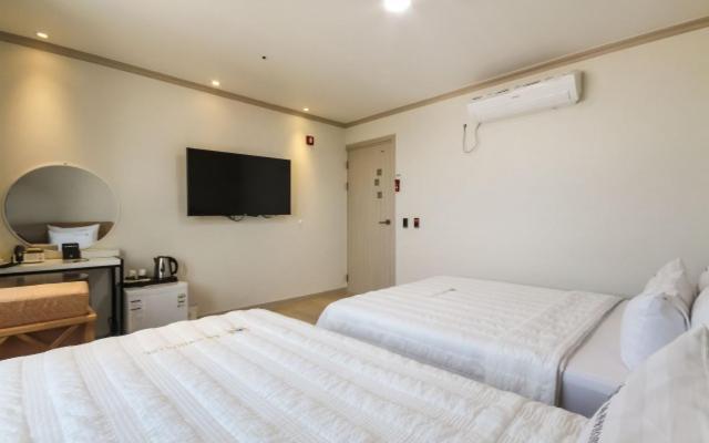Yeosu Mj Motel מראה חיצוני תמונה