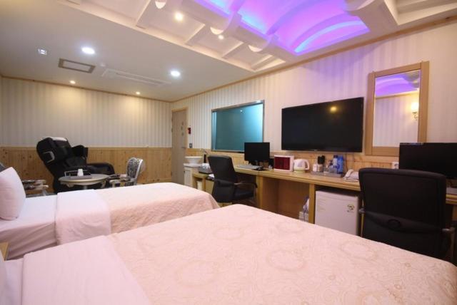 Yeosu Mj Motel מראה חיצוני תמונה